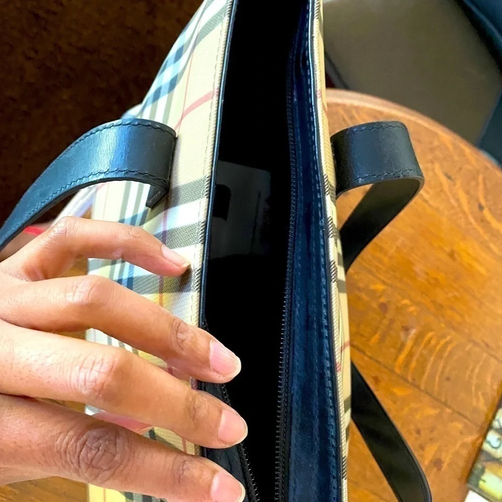 Authentic Burberry Shoulder bag - Picture 4 of 8